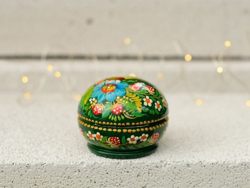 Дерев'яна скринька для прикрас з жабкою 18249616 фото