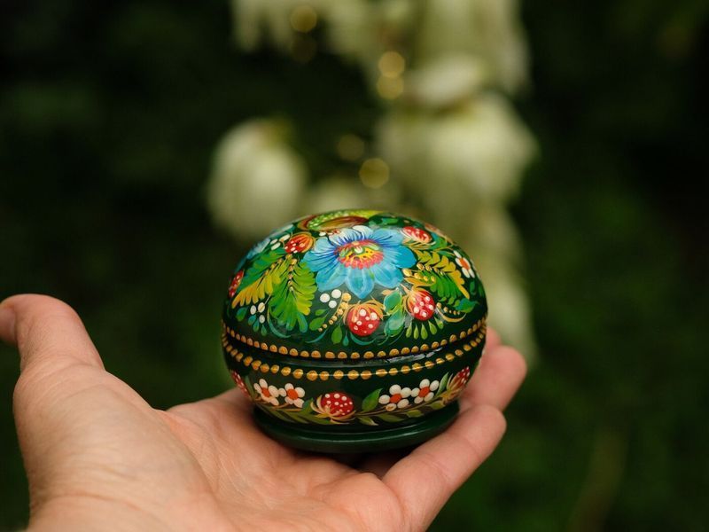 Дерев'яна скринька для прикрас з жабкою 18249616 фото